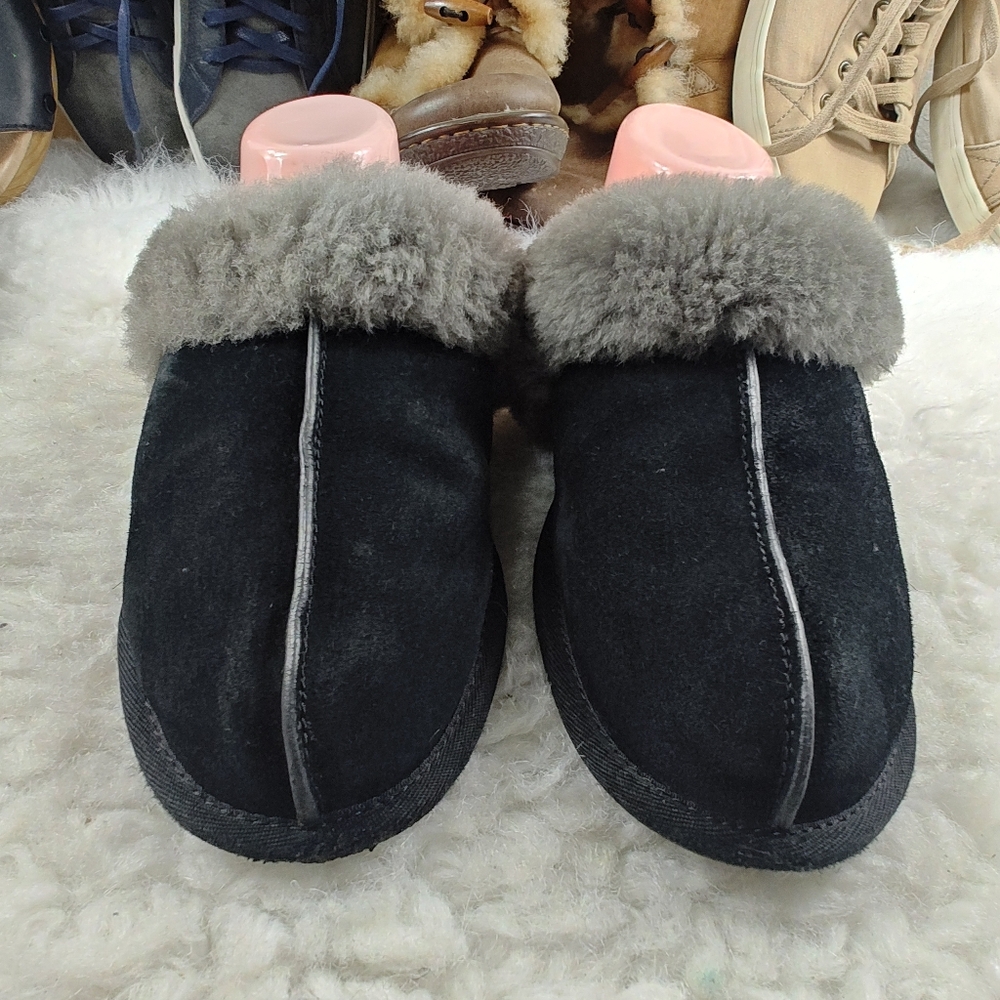 UGG Australia Black Scuffette II Size 8 Slip On Slippers Sheepskin Suede Mules